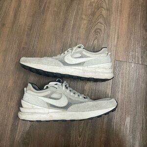 Nike Men's Gray and White Retro Running Sneakers